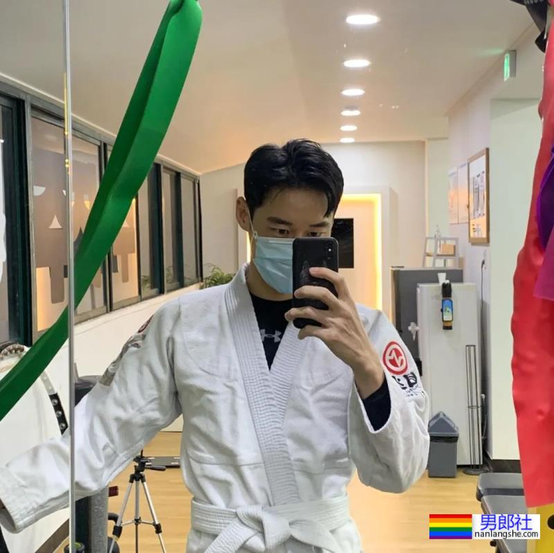 柔道小哥被拖去拍硬照写真,这身材也太可了吧! - 51虹马 柔道小哥被拖去拍硬照写真,这身材也太可了吧! - 51虹马