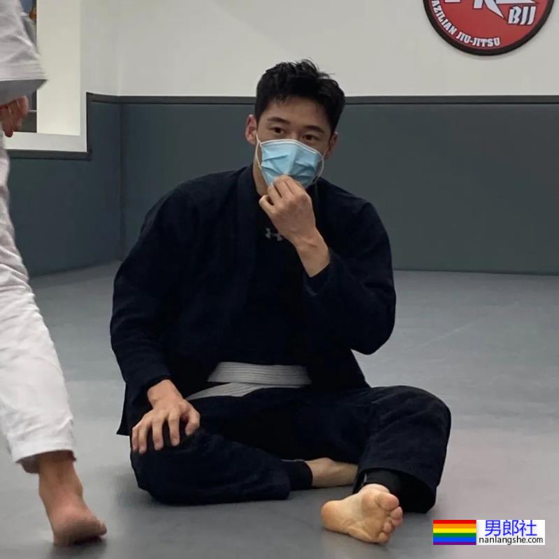 柔道小哥被拖去拍硬照写真,这身材也太可了吧! - 51虹马 柔道小哥被拖去拍硬照写真,这身材也太可了吧! - 51虹马