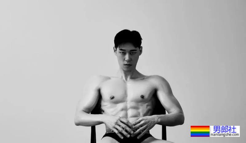 柔道小哥被拖去拍硬照写真,这身材也太可了吧! - 51虹马 柔道小哥被拖去拍硬照写真,这身材也太可了吧! - 51虹马