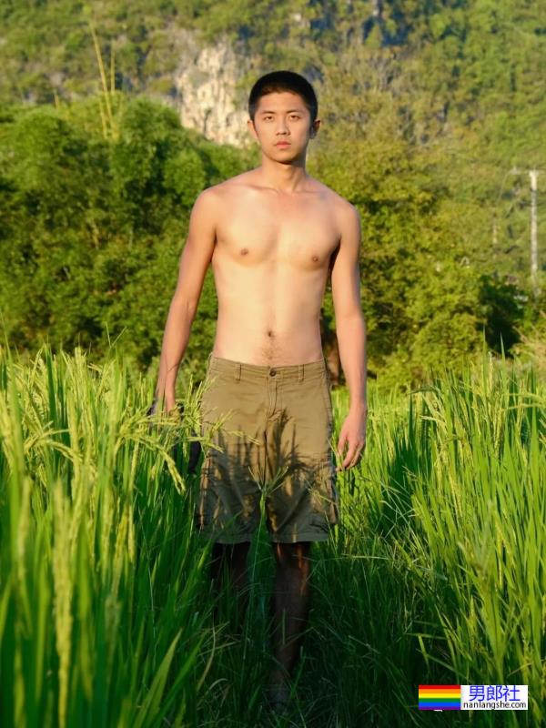 这枚杭州黑皮游泳体育生也去横渡钱塘江了 - 51虹马