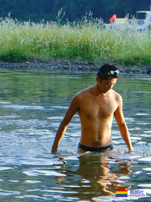 这枚杭州黑皮游泳体育生也去横渡钱塘江了 - 51虹马
