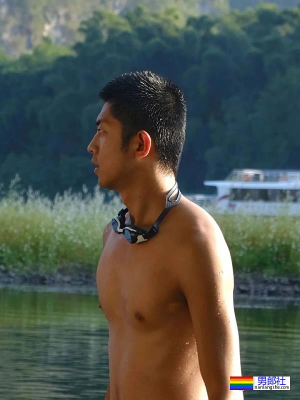 这枚杭州黑皮游泳体育生也去横渡钱塘江了 - 51虹马