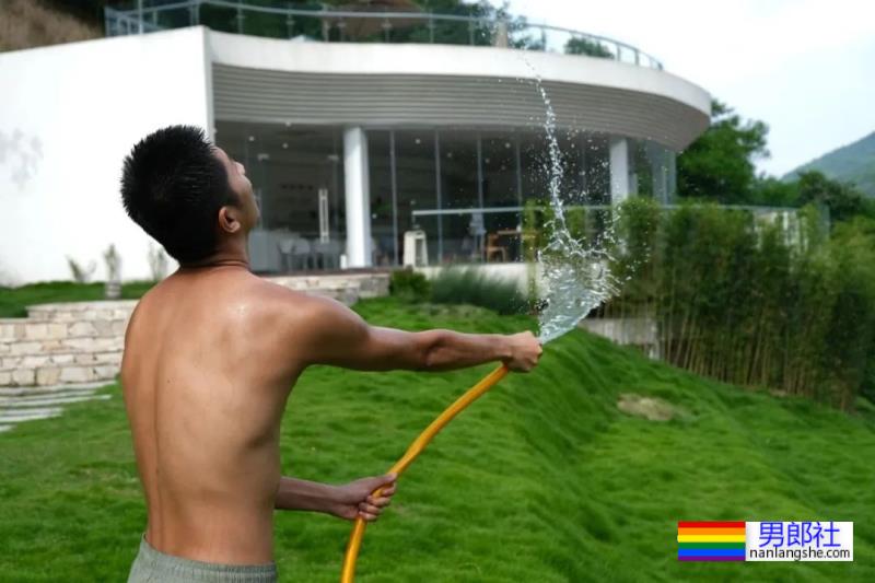 这枚杭州黑皮游泳体育生也去横渡钱塘江了 - 51虹马