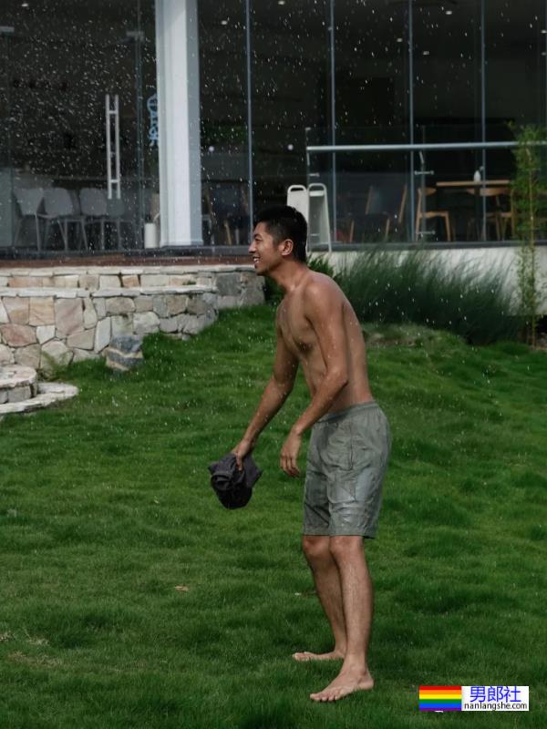 这枚杭州黑皮游泳体育生也去横渡钱塘江了 - 51虹马