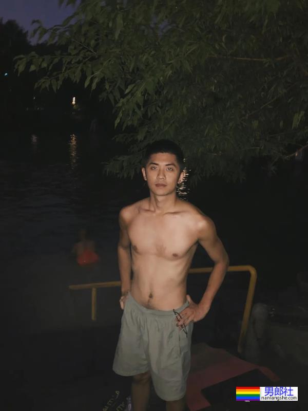 这枚杭州黑皮游泳体育生也去横渡钱塘江了 - 51虹马