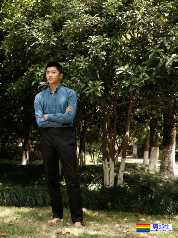 这枚杭州黑皮游泳体育生也去横渡钱塘江了 - 51虹马