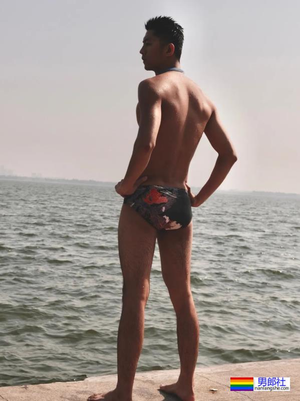 这枚杭州黑皮游泳体育生也去横渡钱塘江了 - 51虹马