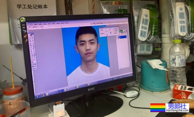 这枚杭州黑皮游泳体育生也去横渡钱塘江了 - 51虹马