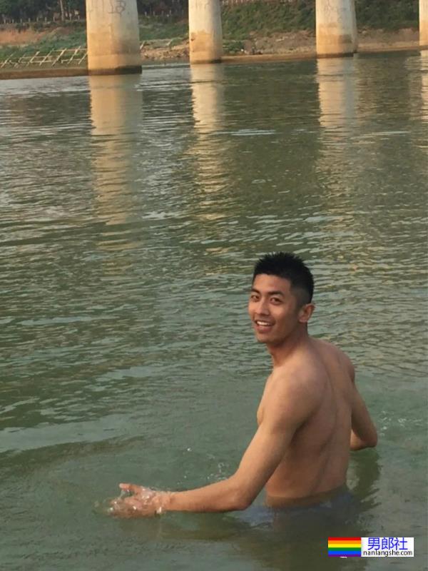 这枚杭州黑皮游泳体育生也去横渡钱塘江了 - 51虹马