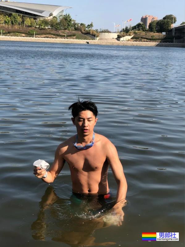 这枚杭州黑皮游泳体育生也去横渡钱塘江了 - 51虹马