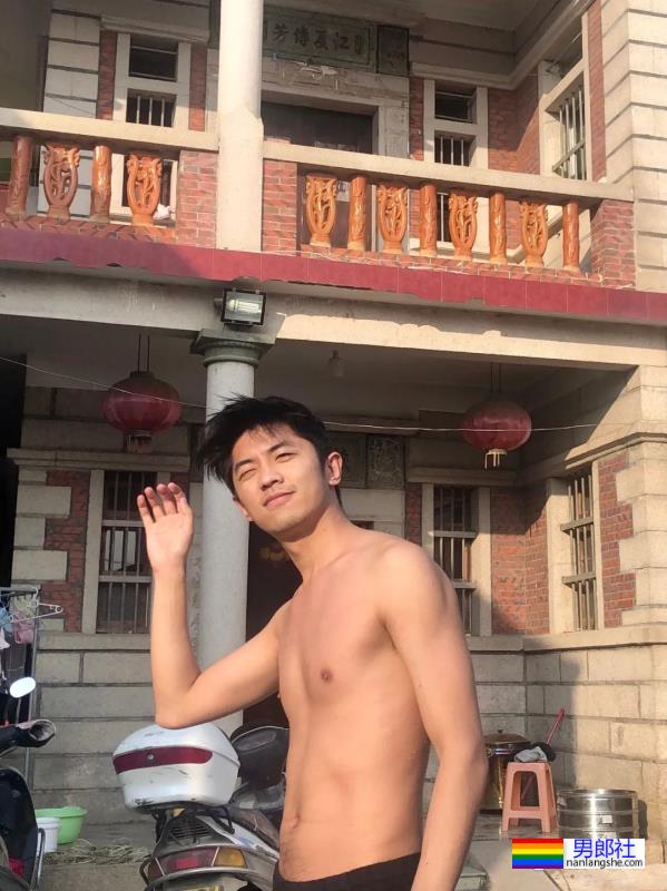 这枚杭州黑皮游泳体育生也去横渡钱塘江了 - 51虹马