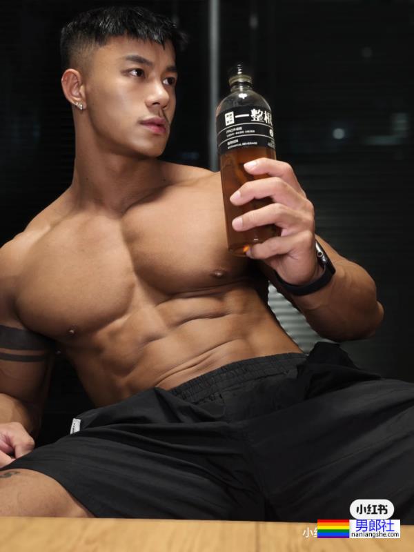 黑皮尤物，肌肉好美 - 51虹马