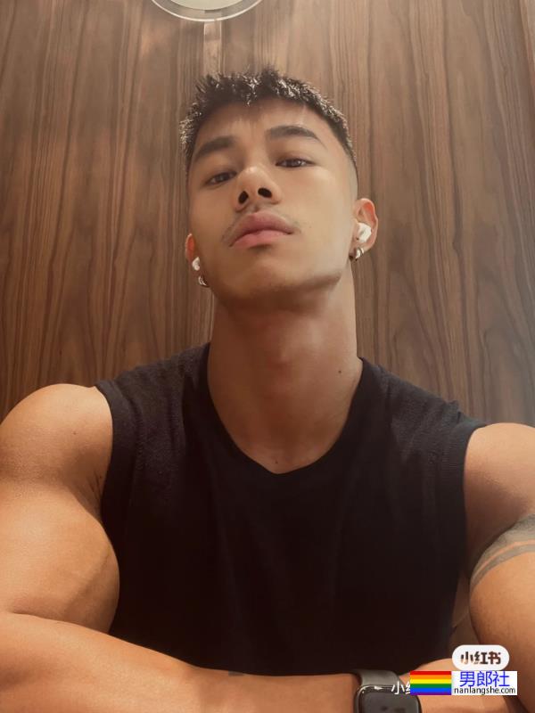 黑皮尤物，肌肉好美 - 51虹马