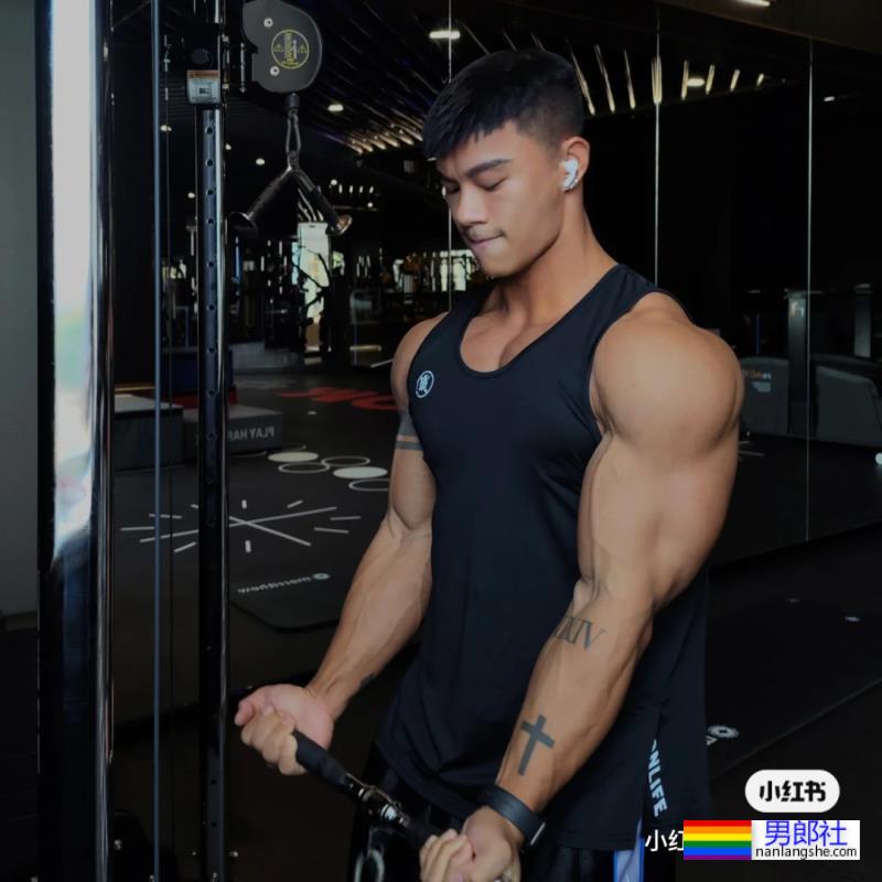 黑皮尤物，肌肉好美 - 51虹马