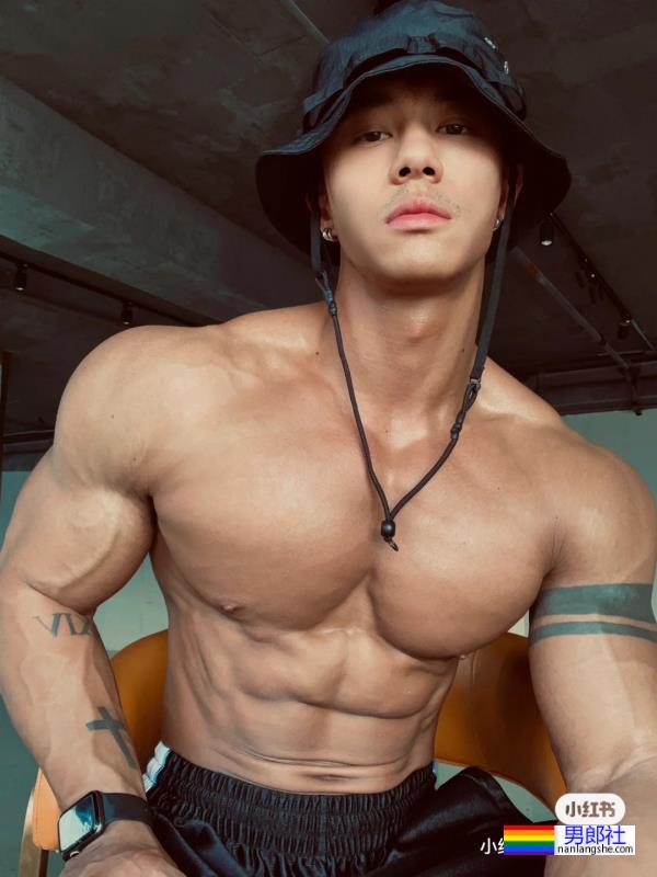 黑皮尤物，肌肉好美 - 51虹马