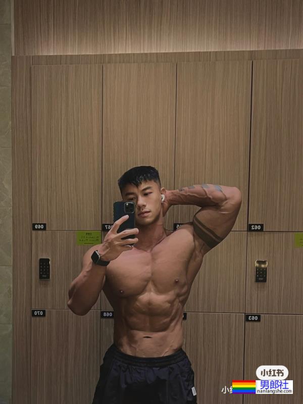 黑皮尤物，肌肉好美 - 51虹马