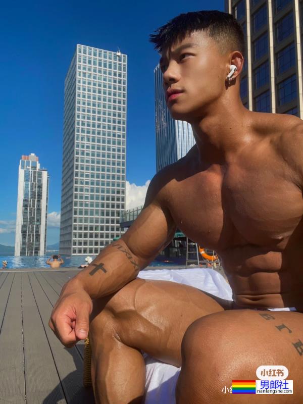 黑皮尤物，肌肉好美 - 51虹马