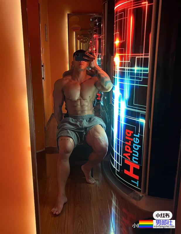 黑皮尤物，肌肉好美 - 51虹马