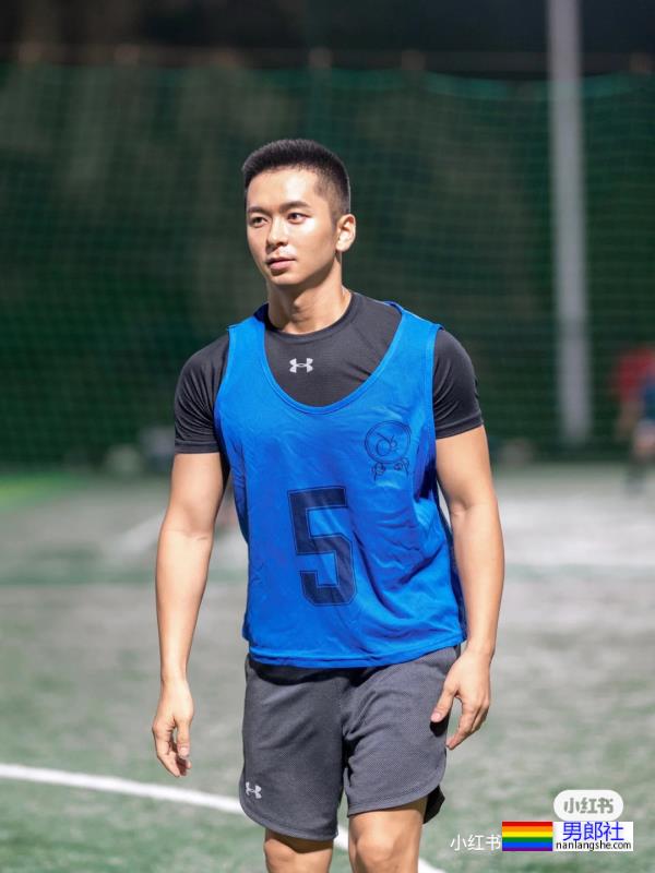 想和他一起冲浪 - 51虹马