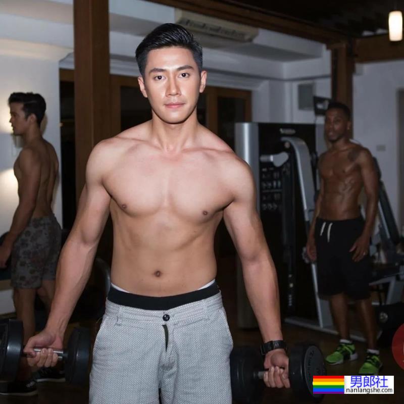 泰国先生又肥又土靠潜规则获胜?如今变这么帅还拍片了! - 51虹马 泰国先生又肥又土靠潜规则获胜?如今变这么帅还拍片了! - 51虹马