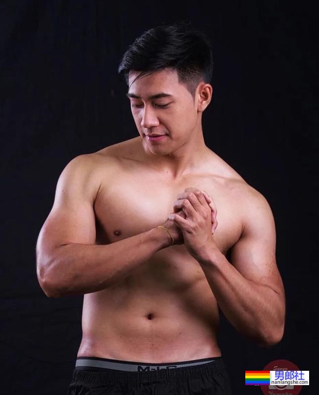 泰国先生又肥又土靠潜规则获胜?如今变这么帅还拍片了! - 51虹马 泰国先生又肥又土靠潜规则获胜?如今变这么帅还拍片了! - 51虹马