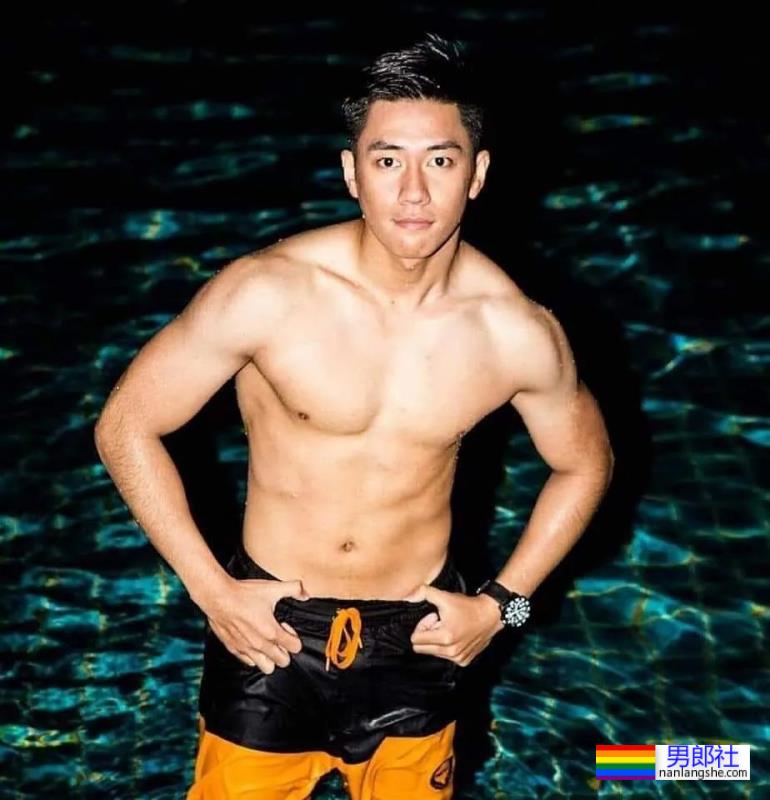 泰国先生又肥又土靠潜规则获胜?如今变这么帅还拍片了! - 51虹马 泰国先生又肥又土靠潜规则获胜?如今变这么帅还拍片了! - 51虹马