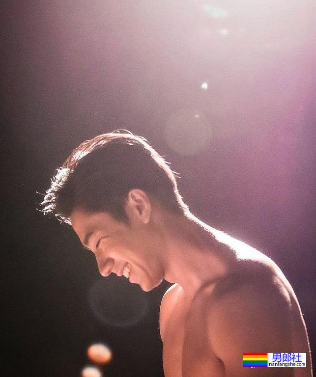 泰国先生又肥又土靠潜规则获胜?如今变这么帅还拍片了! - 51虹马 泰国先生又肥又土靠潜规则获胜?如今变这么帅还拍片了! - 51虹马