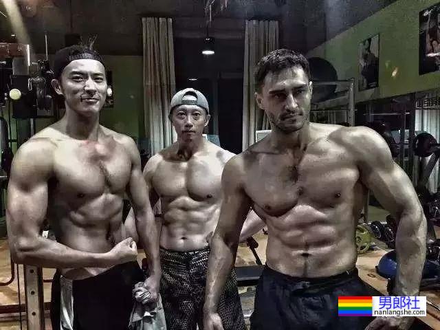 张天爱锤肌肉小生酒后出轨?!这荷尔蒙真得过剩了…… - 51虹马 张天爱锤肌肉小生酒后出轨?!这荷尔蒙真得过剩了…… - 51虹马