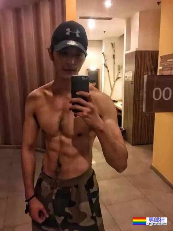 张天爱锤肌肉小生酒后出轨?!这荷尔蒙真得过剩了…… - 51虹马 张天爱锤肌肉小生酒后出轨?!这荷尔蒙真得过剩了…… - 51虹马