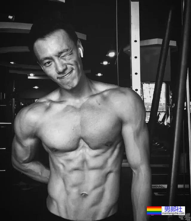 这是《风度》尺度最大的一次？东北寸头硬汉翟宇佳真宠粉！ - 51虹马