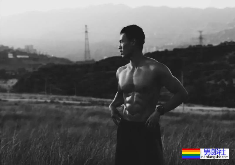 这是《风度》尺度最大的一次？东北寸头硬汉翟宇佳真宠粉！ - 51虹马