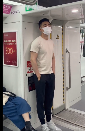杭州地铁一号线上遇到的高个子帅哥-51虹马