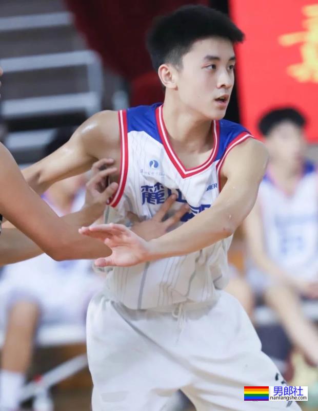 湖南小哥有多帅?长沙麓山国际实验学校的篮球校草比杨鸣还帅! - 51虹马 湖南小哥有多帅?长沙麓山国际实验学校的篮球校草比杨鸣还帅! - 51虹马