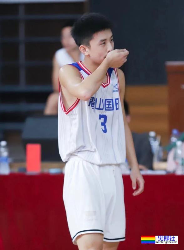 湖南小哥有多帅?长沙麓山国际实验学校的篮球校草比杨鸣还帅! - 51虹马 湖南小哥有多帅?长沙麓山国际实验学校的篮球校草比杨鸣还帅! - 51虹马