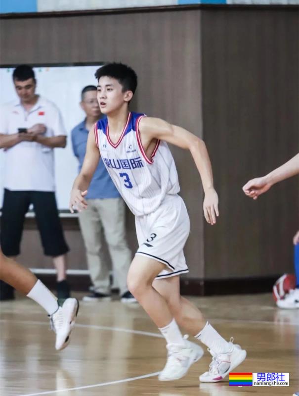 湖南小哥有多帅?长沙麓山国际实验学校的篮球校草比杨鸣还帅! - 51虹马 湖南小哥有多帅?长沙麓山国际实验学校的篮球校草比杨鸣还帅! - 51虹马