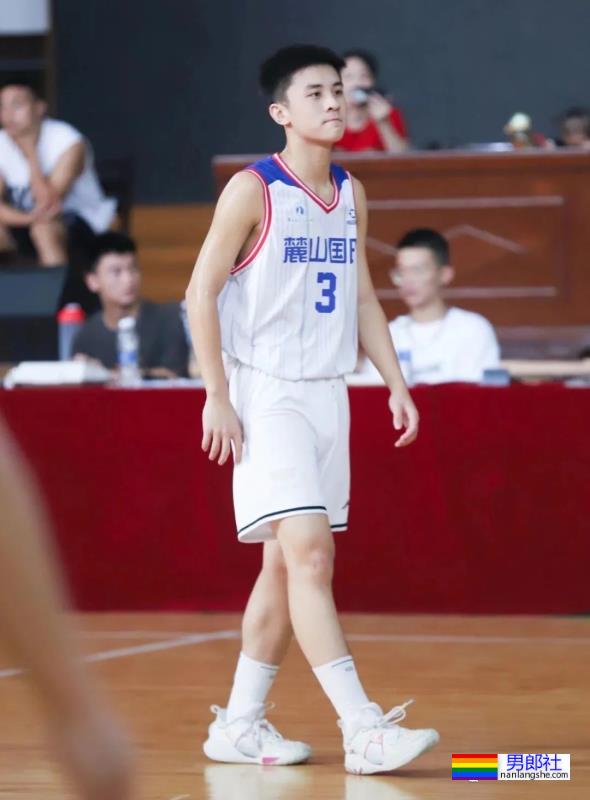 湖南小哥有多帅?长沙麓山国际实验学校的篮球校草比杨鸣还帅! - 51虹马 湖南小哥有多帅?长沙麓山国际实验学校的篮球校草比杨鸣还帅! - 51虹马