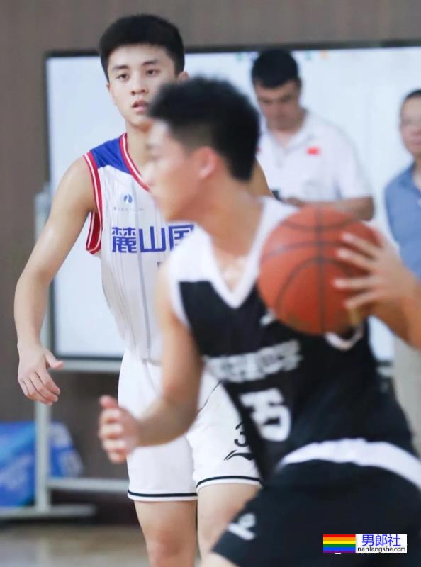 湖南小哥有多帅?长沙麓山国际实验学校的篮球校草比杨鸣还帅! - 51虹马 湖南小哥有多帅?长沙麓山国际实验学校的篮球校草比杨鸣还帅! - 51虹马