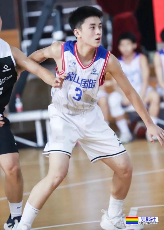 湖南小哥有多帅?长沙麓山国际实验学校的篮球校草比杨鸣还帅! - 51虹马 湖南小哥有多帅?长沙麓山国际实验学校的篮球校草比杨鸣还帅! - 51虹马