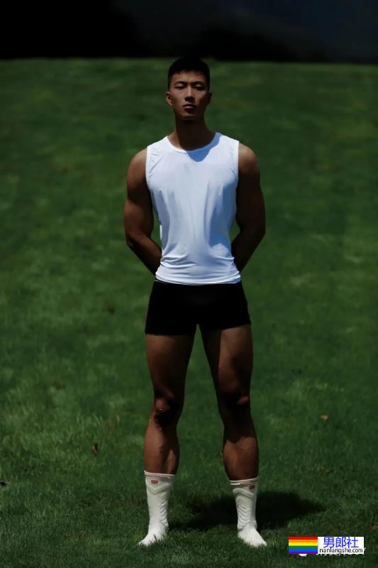 大理大学田径体育生，穿连体紧身服真好看！-51虹马