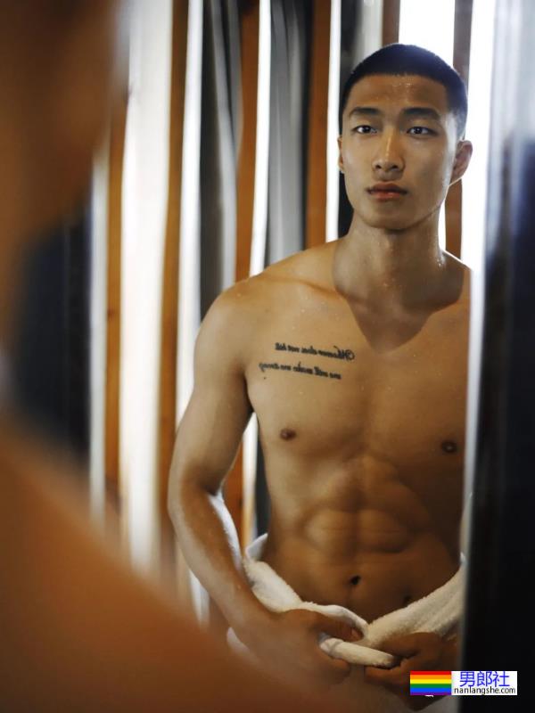 大理大学田径体育生,穿连体紧身服真好看! - 51虹马 大理大学田径体育生,穿连体紧身服真好看! - 51虹马