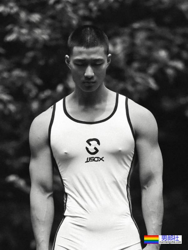 大理大学田径体育生,穿连体紧身服真好看! - 51虹马 大理大学田径体育生,穿连体紧身服真好看! - 51虹马