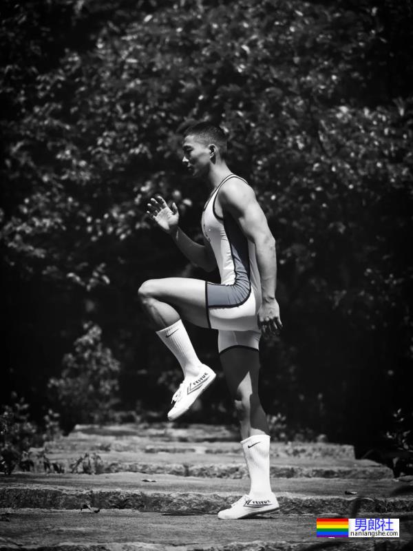 大理大学田径体育生,穿连体紧身服真好看! - 51虹马 大理大学田径体育生,穿连体紧身服真好看! - 51虹马