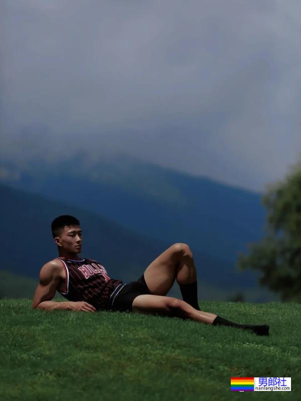 大理大学田径体育生,穿连体紧身服真好看! - 51虹马 大理大学田径体育生,穿连体紧身服真好看! - 51虹马