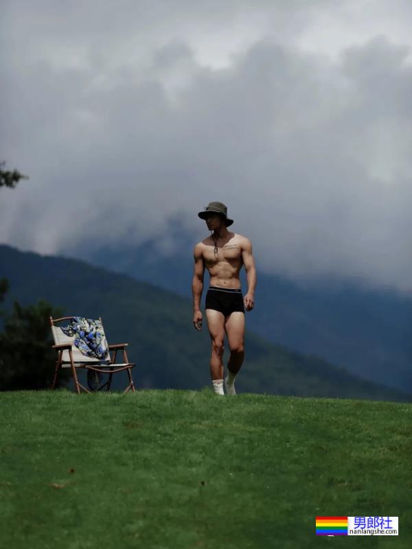 大理大学田径体育生,穿连体紧身服真好看! - 51虹马 大理大学田径体育生,穿连体紧身服真好看! - 51虹马