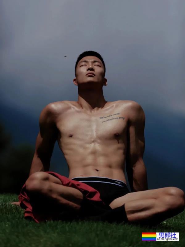 大理大学田径体育生,穿连体紧身服真好看! - 51虹马 大理大学田径体育生,穿连体紧身服真好看! - 51虹马