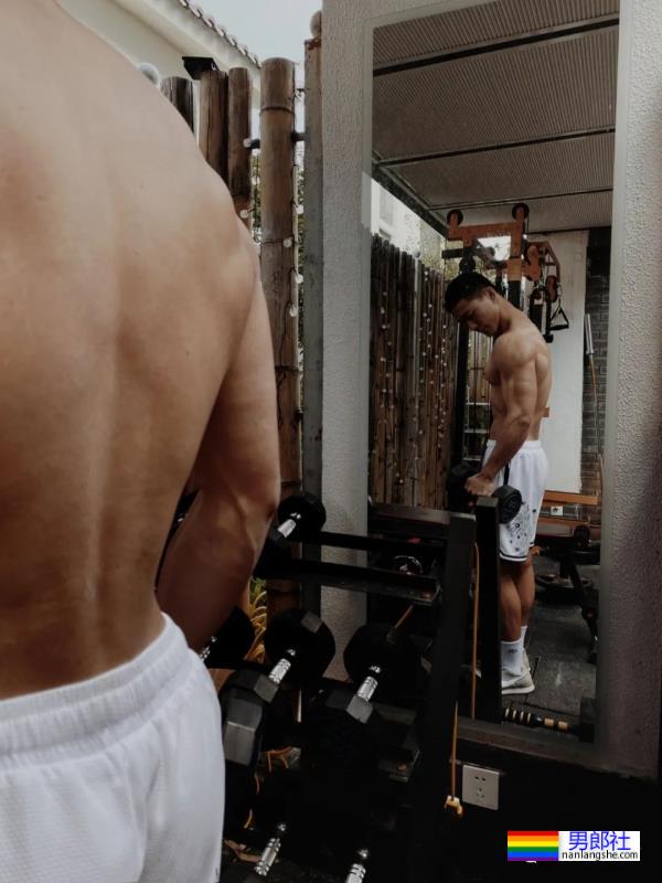 大理大学田径体育生,穿连体紧身服真好看! - 51虹马 大理大学田径体育生,穿连体紧身服真好看! - 51虹马