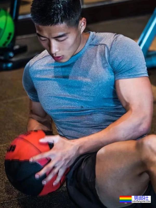 大理大学田径体育生,穿连体紧身服真好看! - 51虹马 大理大学田径体育生,穿连体紧身服真好看! - 51虹马