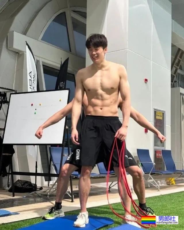 汪顺晒最新泳裤训练照，网友直呼：这是我免费就能看的吗？ - 51虹马