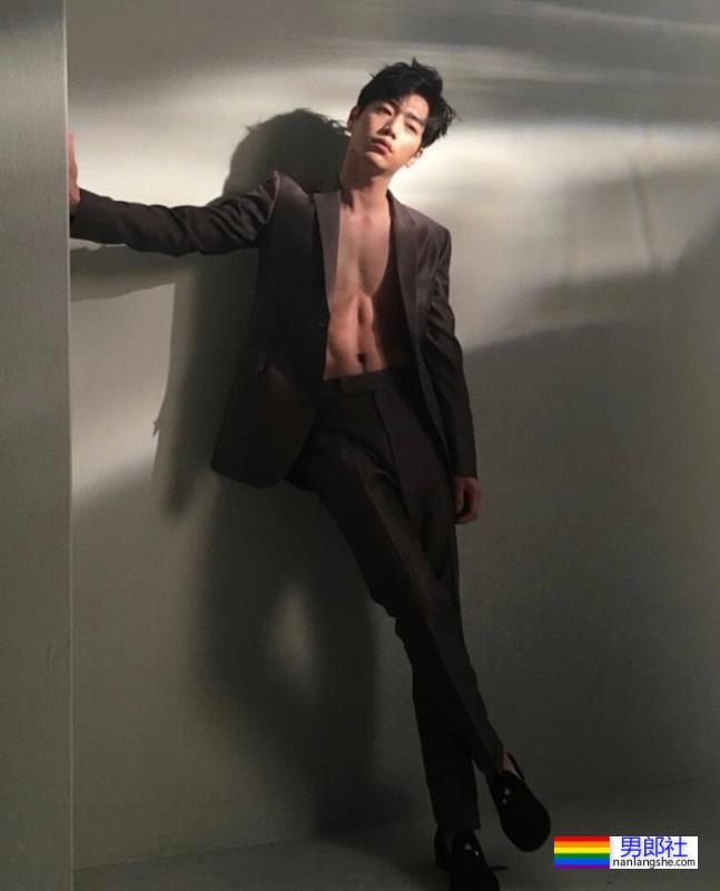 gay最爱男明星排行榜出炉，第一名是他！ - 51虹马