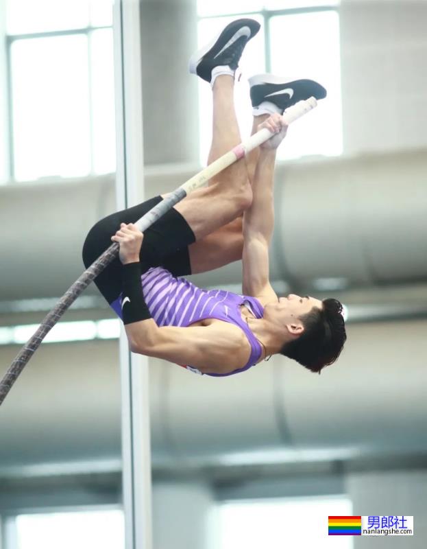 192cm撑杆跳运动员实力强大！穿紧身衣的腰臀比太可了！ - 51虹马